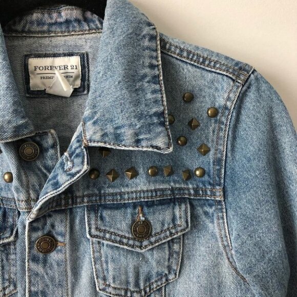STUDDED Medium Wash Crop Jean Jacket small - Picture 4 of 6